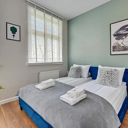 Capri - Cozy & Comfortable Near By Lion Apartamento